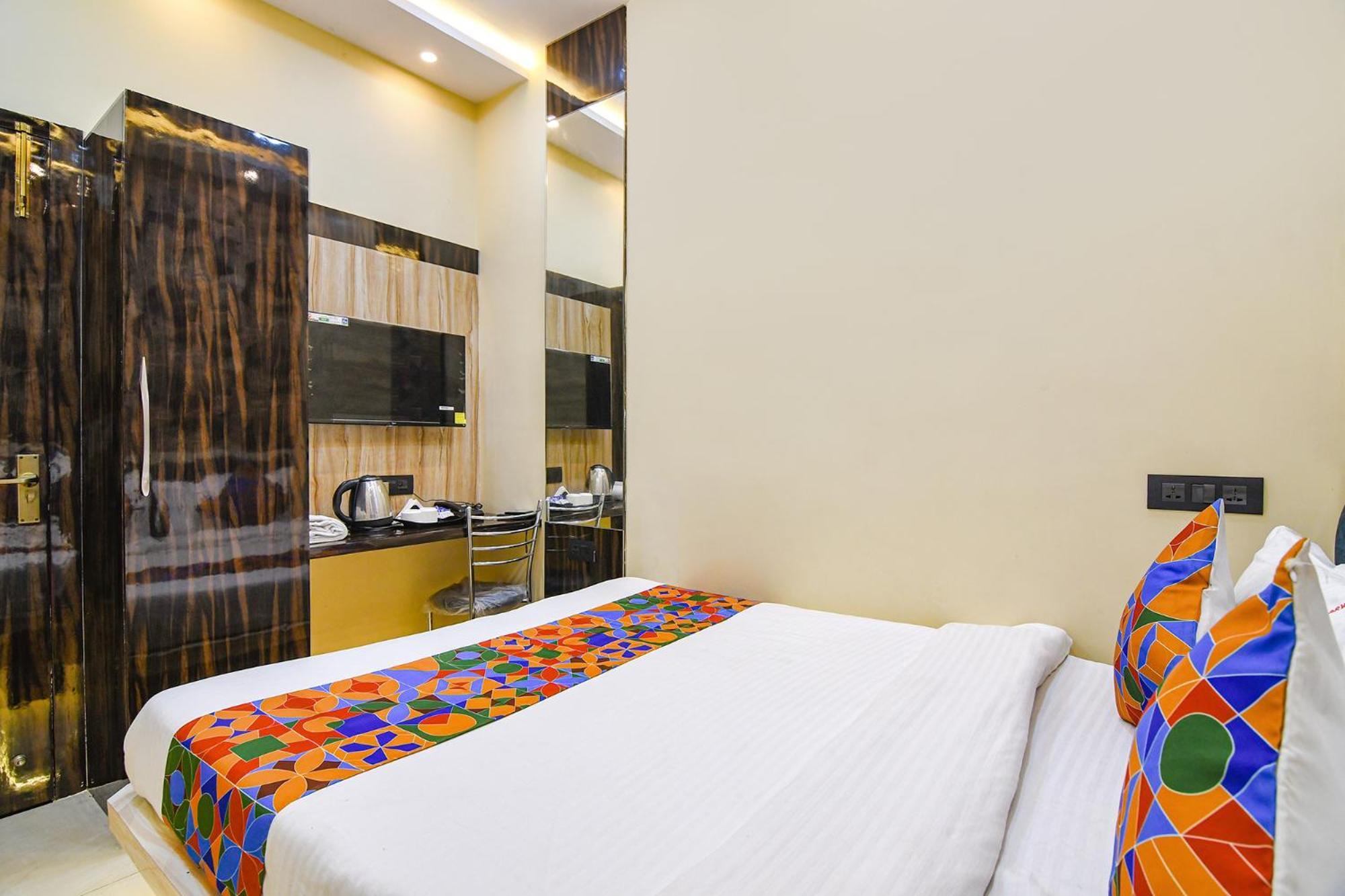 Fabhotel Royal Park Inn - Nr Eden Garden Stadium Колката Екстериор снимка